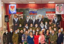 Минута отдыха «Не ради славы и наград»: культурная акция поддержала героев и матерей, подарив новогоднее настроение Культура 