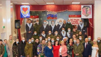 Минута отдыха «Не ради славы и наград»: культурная акция поддержала героев и матерей, подарив новогоднее настроение Культура 