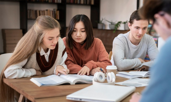 Минута отдыха Целевое для медиков, контроль платных мест и Max. Что изменилось в российском образовании в 2025-м Дети 