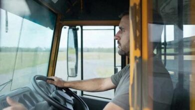 Минута отдыха Чиновничий маразм крепчает: в Эстонии уволили водителя школьного автобуса за то, что тот за рулём слушал речь Путина по радио В мире 