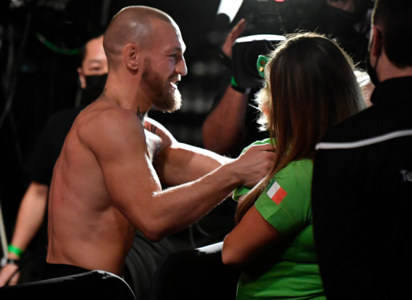 Минута отдыха Макгрегор женится на… официантке. У невесты уже четверо детей Спорт Минута отдыха Макгрегор женится на… официантке. У невесты уже четверо детей Спорт