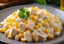 Минута отдыха Как приготовить вкусный салат с курицей, сыром и кукурузой за 15 минут? Интересное 