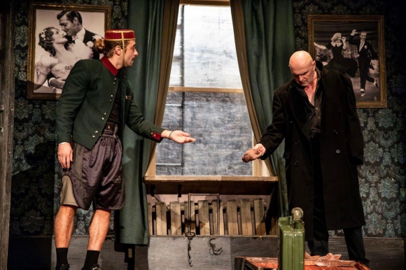 Минута отдыха YAteatr Ярославы Славской представит черную комедию по пьесе МакДонаха «Безрукий из Спокэна» с участием Ильи Глинникова и Владимира Большова Культура 