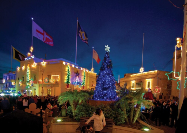 Минута отдыха От скоростного поедания винограда до купания в ледяной воде: 9 необычных новогодних традиций разных стран Интересное 