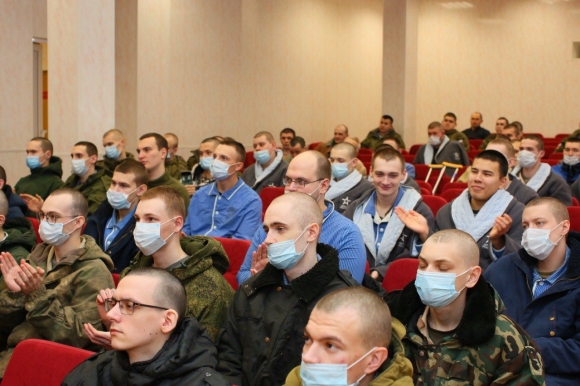 Минута отдыха «Не ради славы и наград»: культурная акция поддержала героев и матерей, подарив новогоднее настроение Культура 