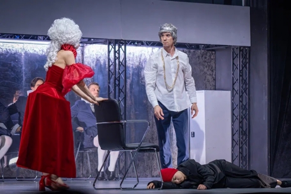 Минута отдыха «Гамлет» в зеркале цифрового мира: Андрей Черкасов о смелом переосмыслении Шекспира театром «Кашемир» Культура 