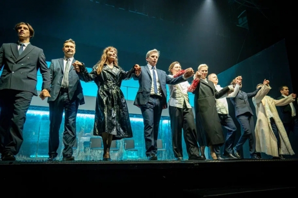 Минута отдыха «Гамлет» в зеркале цифрового мира: Андрей Черкасов о смелом переосмыслении Шекспира театром «Кашемир» Культура 