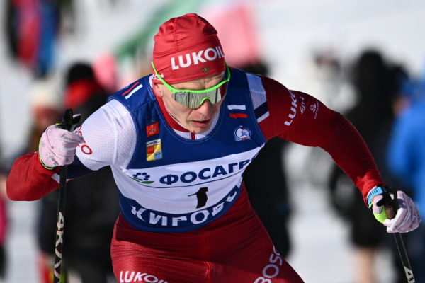 Минута отдыха Мощный старт обернулся провалом для Большунова. Александр сдулся на финише гонки Кубка России Спорт 