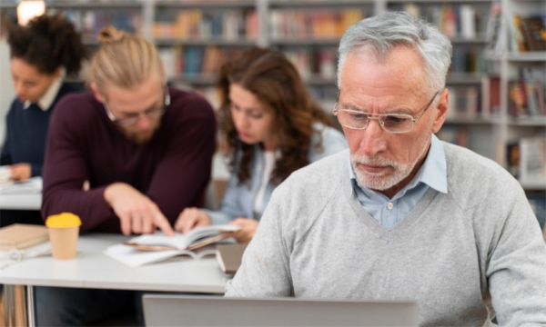 Минута отдыха «Выйдя с экзамена, я просто расплакалась». Как учителя сдают ЕГЭ Дети 