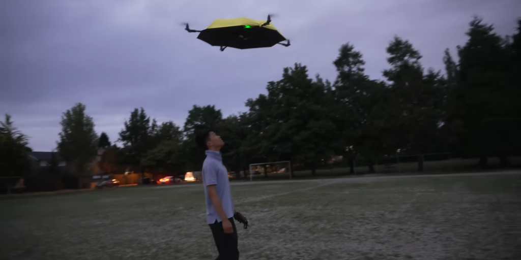 Минута отдыха Инженер создал летающий зонт, который сам следует за человеком во время непогоды Полезности Минута отдыха Инженер создал летающий зонт, который сам следует за человеком во время непогоды Полезности