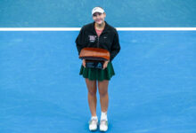 Минута отдыха Теннисистка Мирра Андреева завоевала первый титул в 2026 году, победив Мбоко в финале в Аделаиде Спорт 