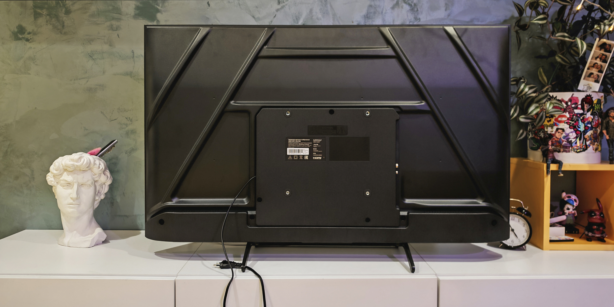 Обзор QLED-телевизора Sber серии 7000 c &laquo;ГигаЧатом&raquo; и полностью голосовым управлением