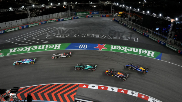 Минута отдыха Три команды «Формулы‑1» подали иск из‑за возможного технического преимущества «Мерседеса» и «Ред Булла» Спорт Минута отдыха Три команды «Формулы‑1» подали иск из‑за возможного технического преимущества «Мерседеса» и «Ред Булла» Спорт