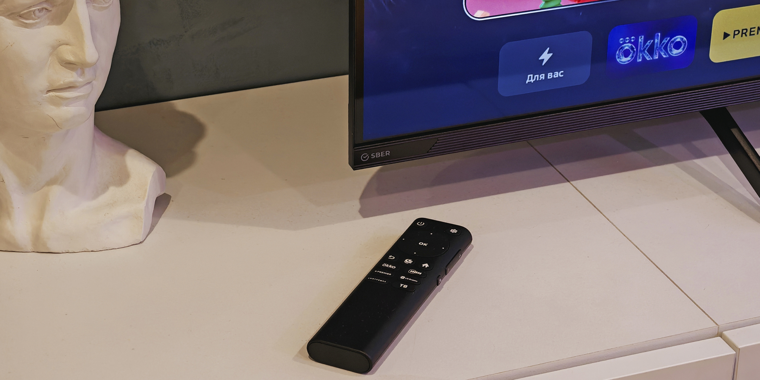 Обзор QLED-телевизора Sber серии 7000 c &laquo;ГигаЧатом&raquo; и полностью голосовым управлением