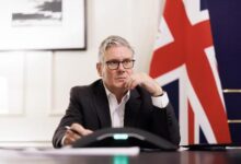 Минута отдыха Премьер Британии Стармер прибыл в Пекин, начав свой официальный визит в Китай Политика 