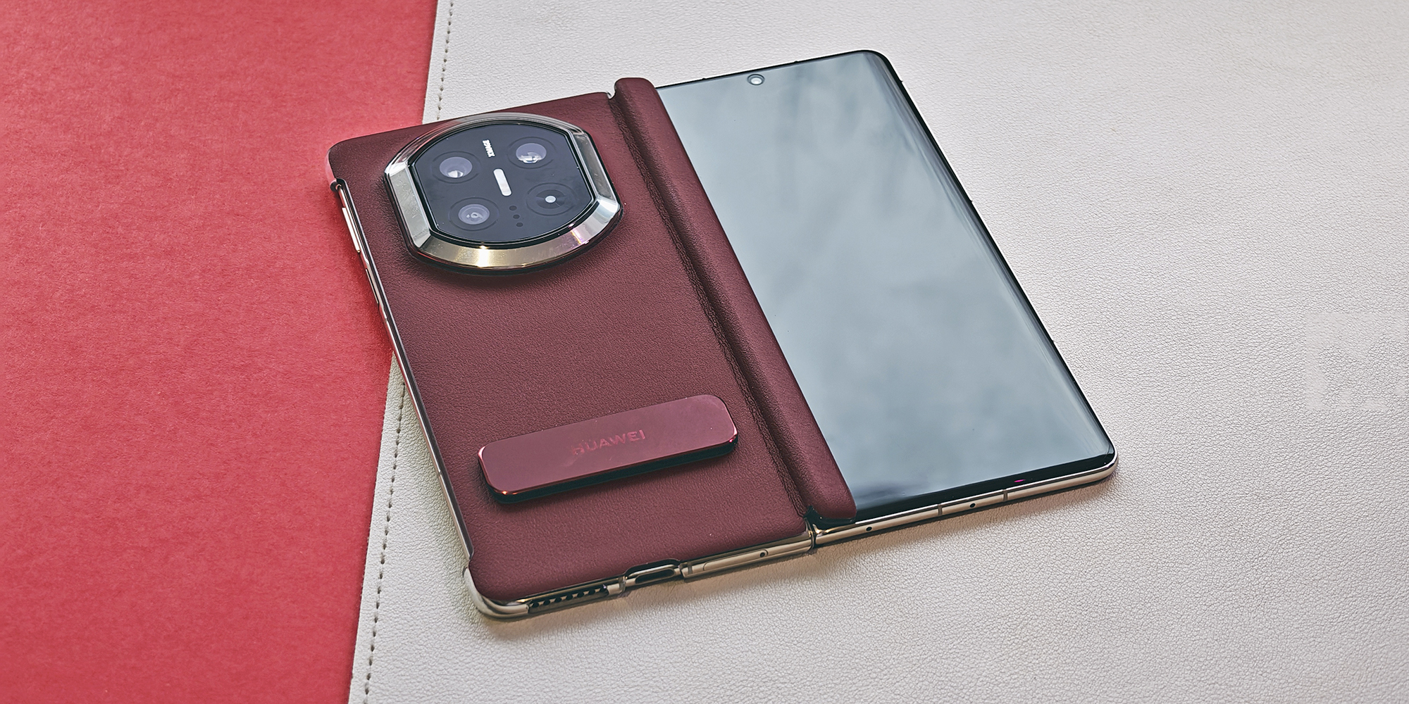 Обзор Huawei Mate X7 — компактного и надёжного складного смартфона Обзор Huawei Mate X7 — компактного и надёжного складного смартфона