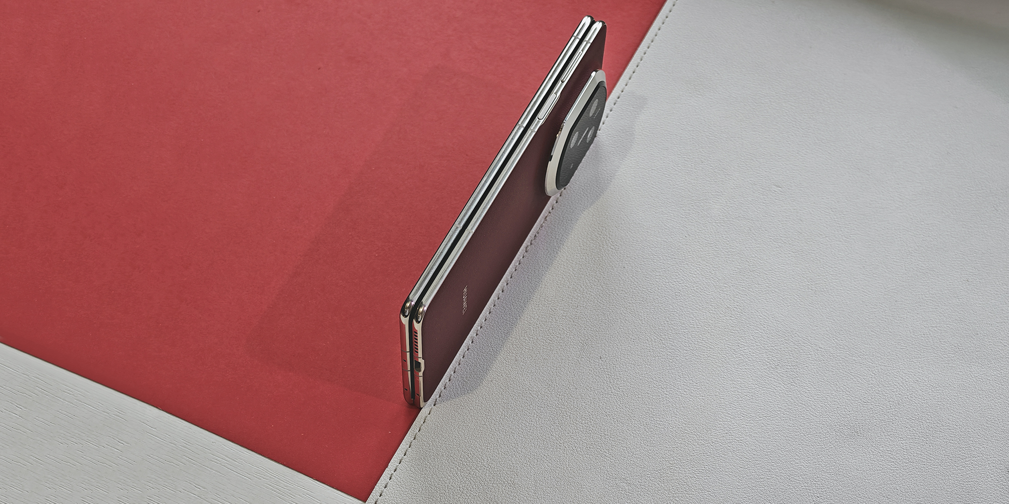 Обзор Huawei Mate X7 — компактного и надёжного складного смартфона Обзор Huawei Mate X7 — компактного и надёжного складного смартфона