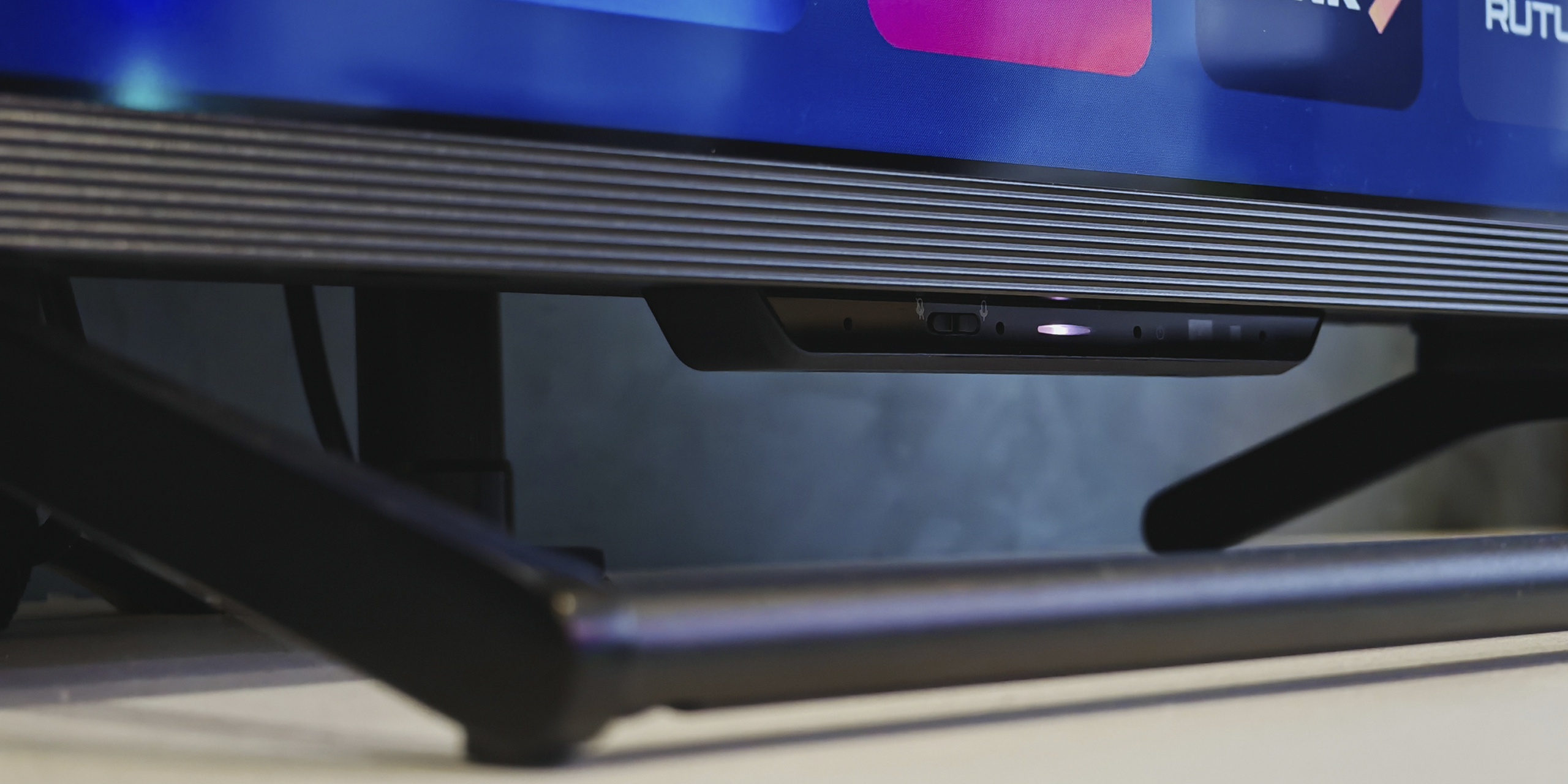 Обзор QLED-телевизора Sber серии 7000 c &laquo;ГигаЧатом&raquo; и полностью голосовым управлением