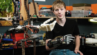 Минута отдыха Школьник в 14 лет начал собирать протезы рук. И устроился на работу в NASA Дети 