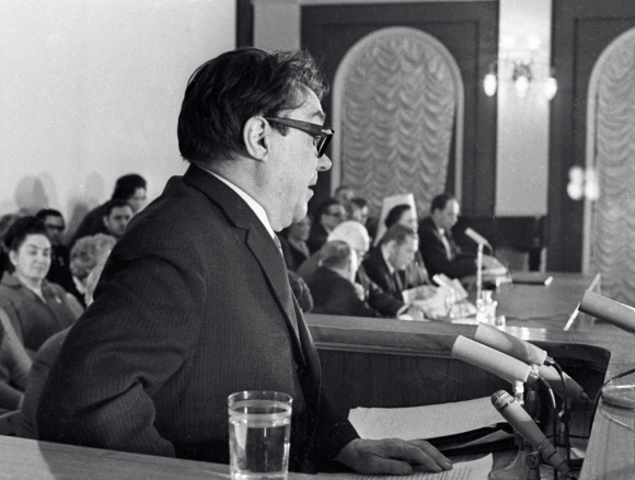 Минута отдыха Советский фонд мира: народная дипломатия во имя мира и интересов Родины История 