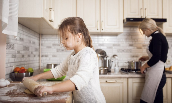 Минута отдыха «Моя 15-летняя дочь ничего не умеет — даже помыть пол». Как я приучала подросших детей к домашним обязанностям Дети 