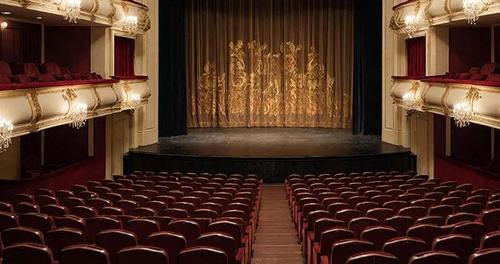 Минута отдыха Классика французской комедии и звездный состав: какой получилась премьера «Авантюры» Культура Минута отдыха Классика французской комедии и звездный состав: какой получилась премьера «Авантюры» Культура