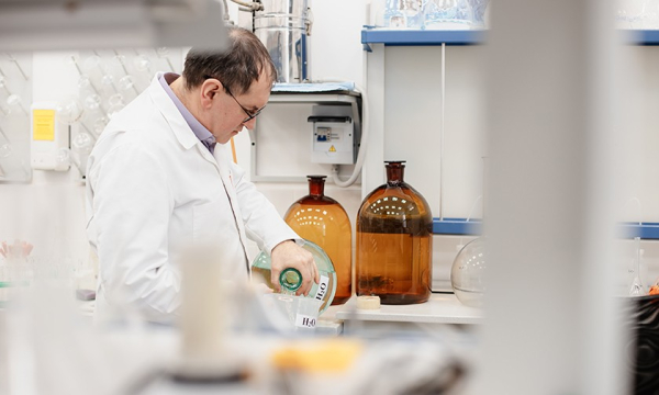 Минута отдыха Среди его учеников — 50 призеров и победителей Всероса. Учитель химии Сергей Яшкин Дети Минута отдыха Среди его учеников — 50 призеров и победителей Всероса. Учитель химии Сергей Яшкин Дети