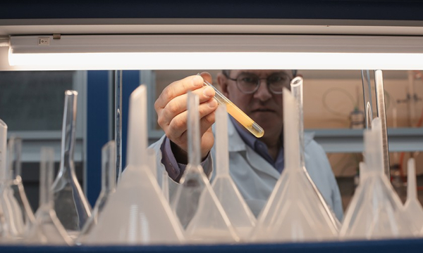 Минута отдыха Среди его учеников — 50 призеров и победителей Всероса. Учитель химии Сергей Яшкин Дети Минута отдыха Среди его учеников — 50 призеров и победителей Всероса. Учитель химии Сергей Яшкин Дети