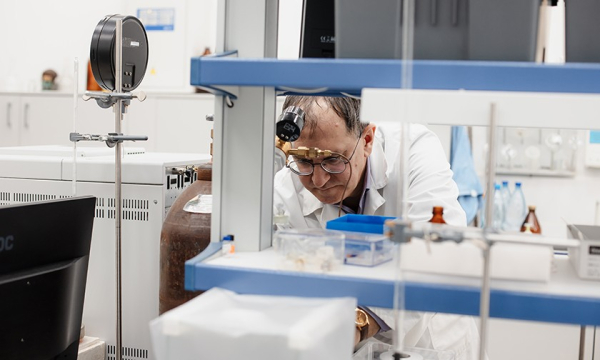 Минута отдыха Среди его учеников — 50 призеров и победителей Всероса. Учитель химии Сергей Яшкин Дети Минута отдыха Среди его учеников — 50 призеров и победителей Всероса. Учитель химии Сергей Яшкин Дети