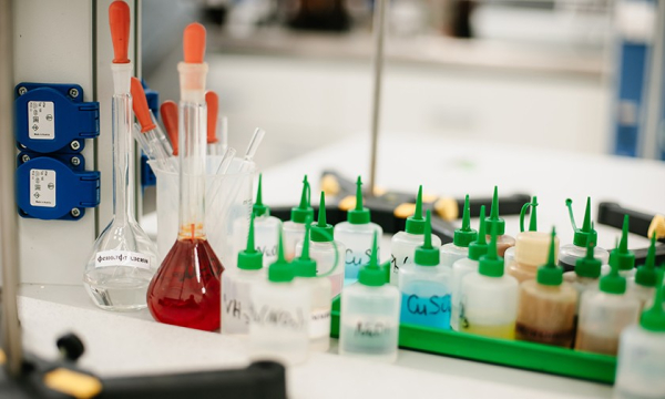 Минута отдыха Среди его учеников — 50 призеров и победителей Всероса. Учитель химии Сергей Яшкин Дети Минута отдыха Среди его учеников — 50 призеров и победителей Всероса. Учитель химии Сергей Яшкин Дети