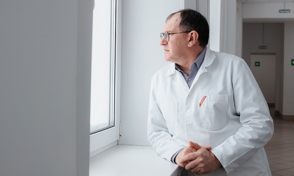 Минута отдыха Среди его учеников — 50 призеров и победителей Всероса. Учитель химии Сергей Яшкин Дети Минута отдыха Среди его учеников — 50 призеров и победителей Всероса. Учитель химии Сергей Яшкин Дети