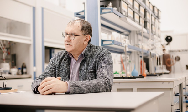 Минута отдыха Среди его учеников — 50 призеров и победителей Всероса. Учитель химии Сергей Яшкин Дети Минута отдыха Среди его учеников — 50 призеров и победителей Всероса. Учитель химии Сергей Яшкин Дети