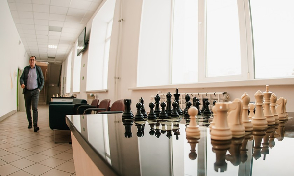 Минута отдыха Среди его учеников — 50 призеров и победителей Всероса. Учитель химии Сергей Яшкин Дети Минута отдыха Среди его учеников — 50 призеров и победителей Всероса. Учитель химии Сергей Яшкин Дети