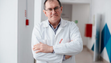 Минута отдыха Среди его учеников — 50 призеров и победителей Всероса. Учитель химии Сергей Яшкин Дети 