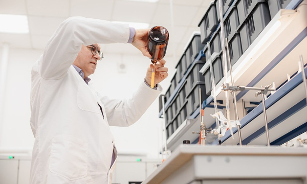 Минута отдыха Среди его учеников — 50 призеров и победителей Всероса. Учитель химии Сергей Яшкин Дети Минута отдыха Среди его учеников — 50 призеров и победителей Всероса. Учитель химии Сергей Яшкин Дети