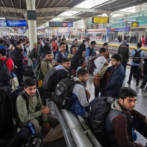 Минута отдыха Россия меняет миграционную политику: от «демографического ресурса» к национальной безопасности Политика 