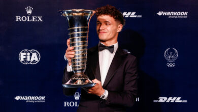 Минута отдыха Ландо Норрис получил чемпионский кубок «Формулы‑1» на церемонии в Ташкенте Спорт Минута отдыха Ландо Норрис получил чемпионский кубок «Формулы‑1» на церемонии в Ташкенте Спорт