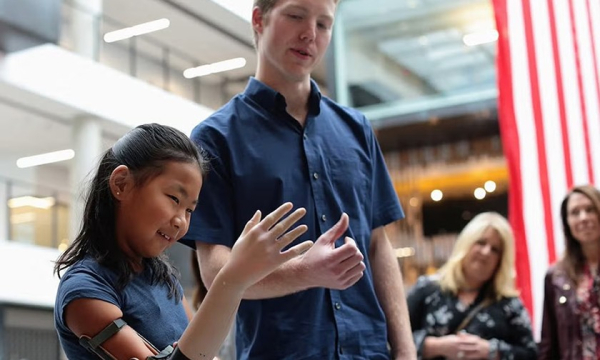 Минута отдыха Школьник в 14 лет начал собирать протезы рук. И устроился на работу в NASA Дети 