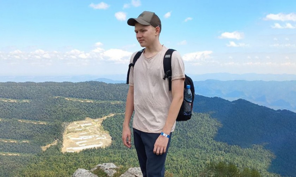 Минута отдыха «Не думал, что онкопрепарат понадобится мне самому». Победитель Всероса по биологии заболел лейкозом Дети 