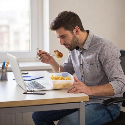 Минута отдыха Всё больше россиян приносят в офис еду из дома в контейнерах Общество Минута отдыха Всё больше россиян приносят в офис еду из дома в контейнерах Общество