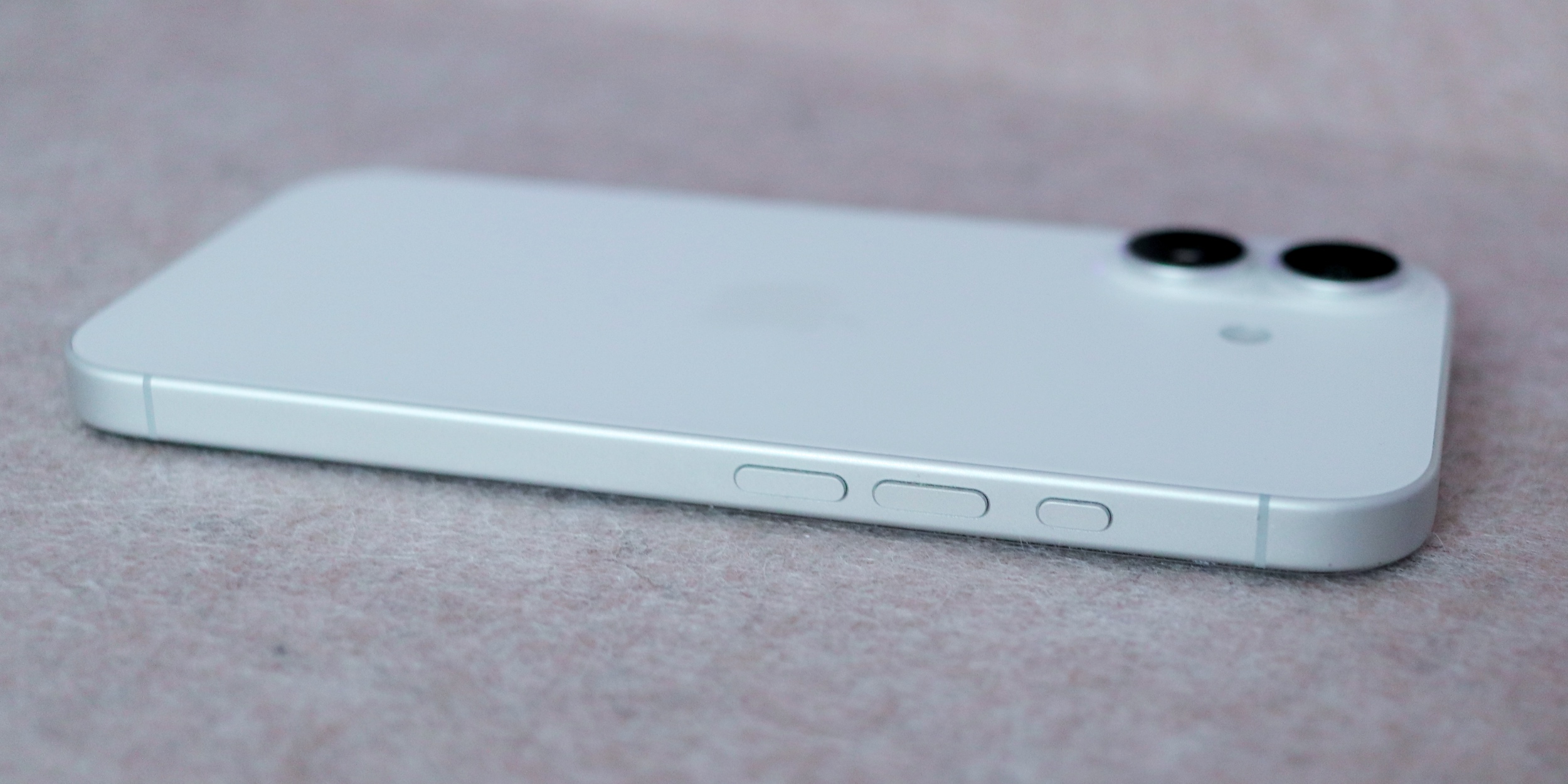 Личный опыт: 4 месяца с iPhone 17 &mdash; лучшим и скучнейшим айфоном 2026&nbsp;года