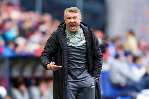 Минута отдыха Талалаев получил по заслугам. Тренер-скандалист надолго вне футбола Спорт Минута отдыха Талалаев получил по заслугам. Тренер-скандалист надолго вне футбола Спорт