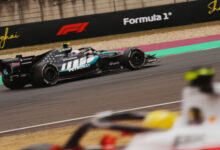 Минута отдыха Антонелли одержал дебютную победу в «Формуле‑1» в Китае, Хэмилтон впервые попал в топ‑3 за рулем «Феррари» Спорт 