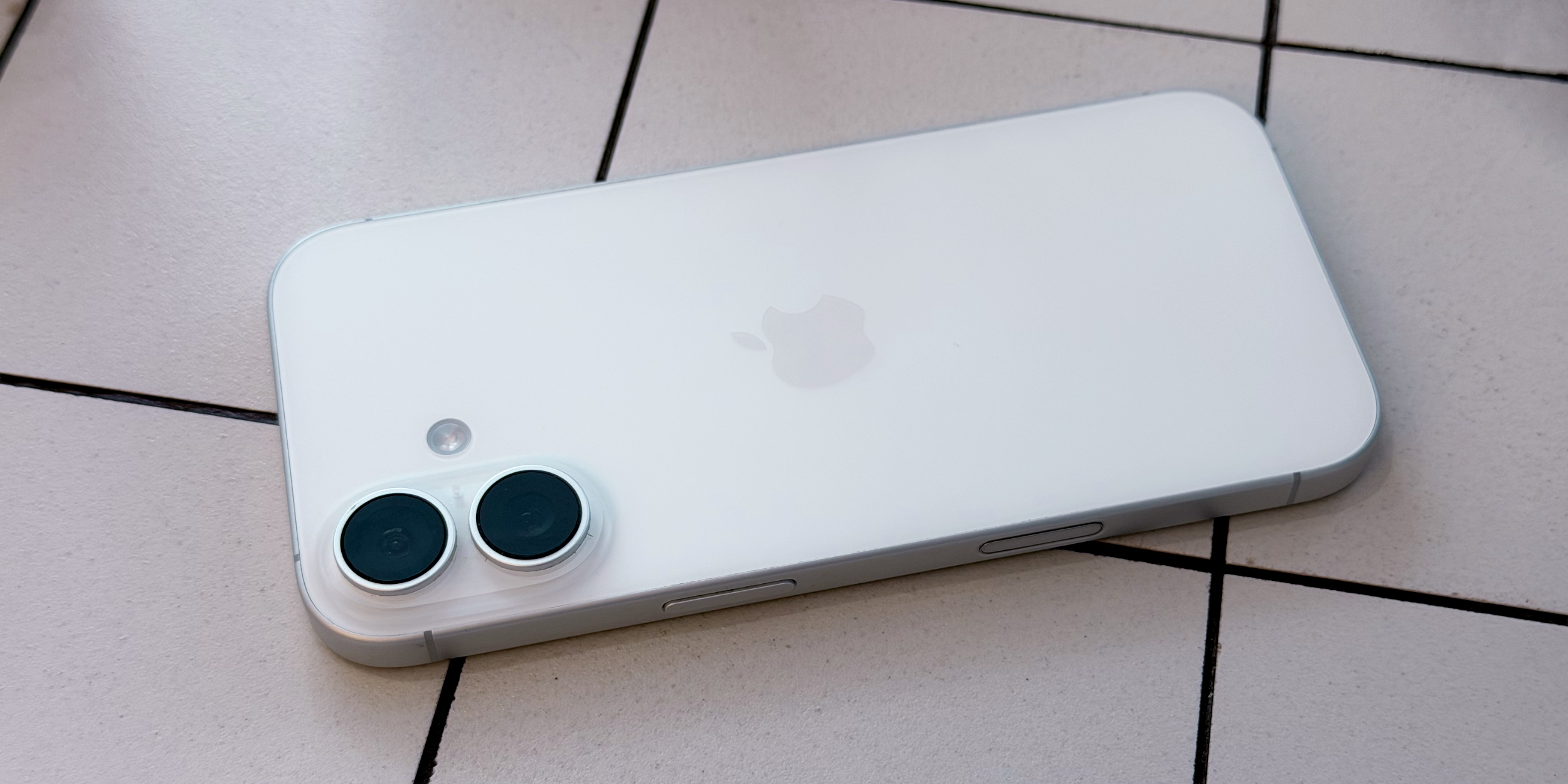 Личный опыт: 4 месяца с iPhone 17 &mdash; лучшим и скучнейшим айфоном 2026&nbsp;года