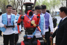 Минута отдыха Гуманоидный робот превзошел мировой рекорд для людей на полумарафоне в Пекине Спорт 