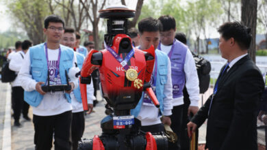 Минута отдыха Гуманоидный робот превзошел мировой рекорд для людей на полумарафоне в Пекине Спорт 