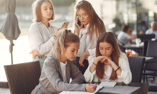 Минута отдыха Каждый третий студент вуза — выпускник колледжа. Исследователи ВШЭ изучили, как это влияет на карьеру Дети 