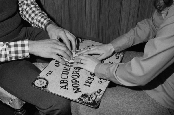 Минута отдыха Доска Уиджи: как патент на игрушку открыл путь к всенародной любви Интересное 