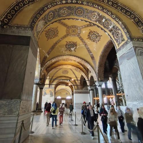 Минута отдыха Под куполами Стамбула: от шепота Айя-Софии до сияния Голубой мечети Туризм 