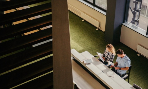 Минута отдыха Каждый третий студент вуза — выпускник колледжа. Исследователи ВШЭ изучили, как это влияет на карьеру Дети 